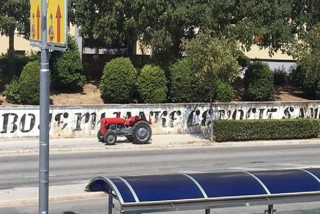 U hrvatskim gradovima ostavljaju traktore na vidljivim mjestima kao odgovor na Zvezdin tenk