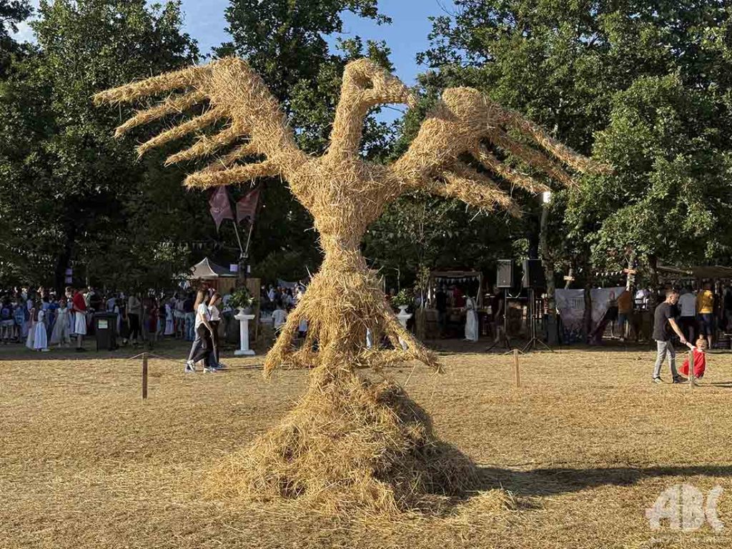 Tisuće ljudi i na drugoj večeri spektakla ‘Rimskih dana u Mokrom’ Tisuće ljudi i na drugoj večeri spektakla ‘Rimskih dana u Mokrom’