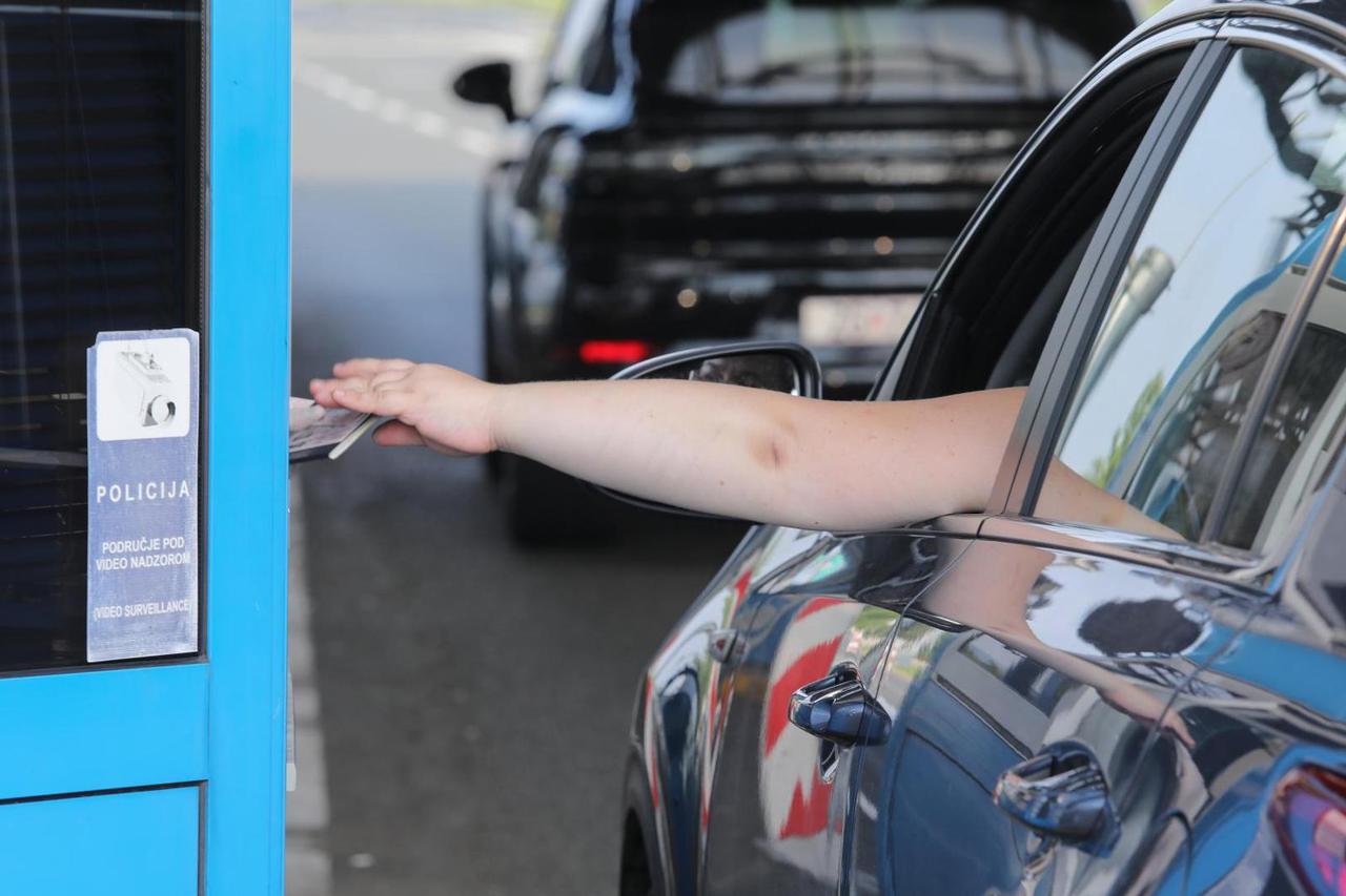 Koliko sendviča smijete prenijeti preko granice? Odgovor će vas iznenaditi Koliko sendviča smijete prenijeti preko granice? Odgovor će vas iznenaditi