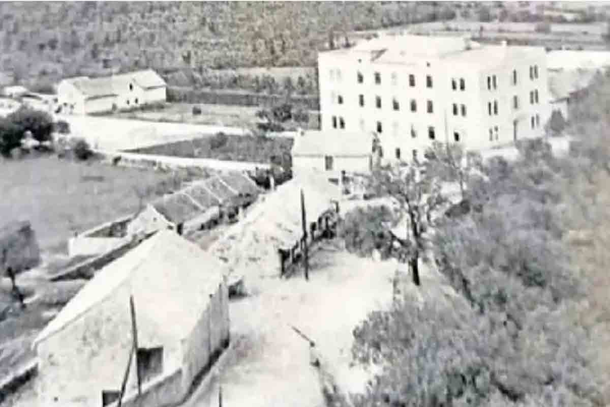 Prve trgovine u Širokom Brijegu otvorili su franjevci još 1860. godine Prve trgovine u Širokom Brijegu otvorili su franjevci još 1860. godine