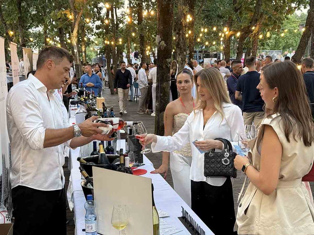Posjetili smo Blaž Enology vinski festival u Međugorju (FOTO/VIDEO) Posjetili smo Blaž Enology vinski festival u Međugorju (FOTO/VIDEO)