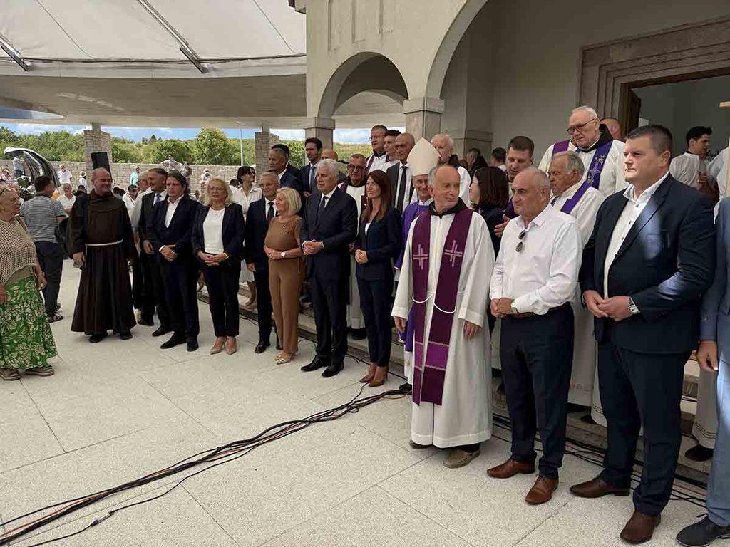 groblje mira bile nadbiskup kutlesa 14