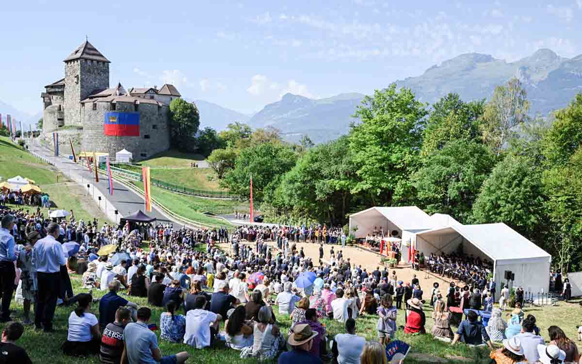 Lihtenštajn traži radnike, plaće prelaze 7000 eura: Evo koji su uvjeti za Hrvate Lihtenštajn traži radnike, plaće prelaze 7000 eura: Evo koji su uvjeti za Hrvate