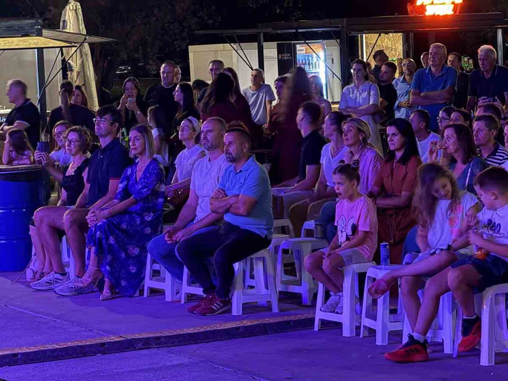 siroki brijeg klapska vecer 7