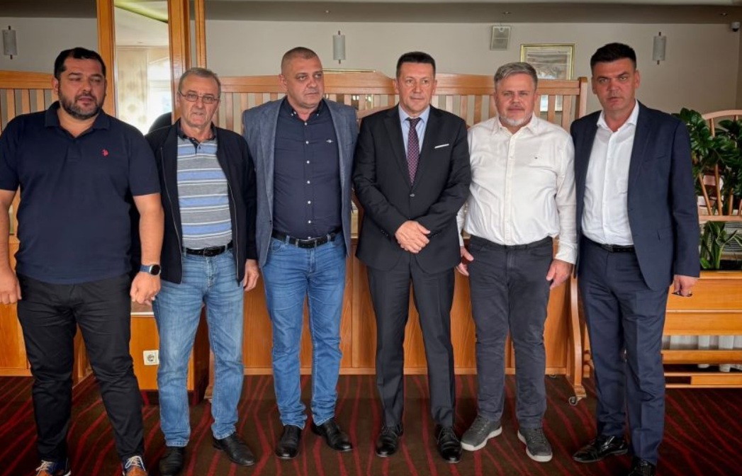 Lučić u potrazi za bošnjačkim glasovima: Potporu mu dao nekadašnji kandidat Komšićeve koalicije Lučić u potrazi za bošnjačkim glasovima: Potporu mu dao nekadašnji kandidat Komšićeve koalicije